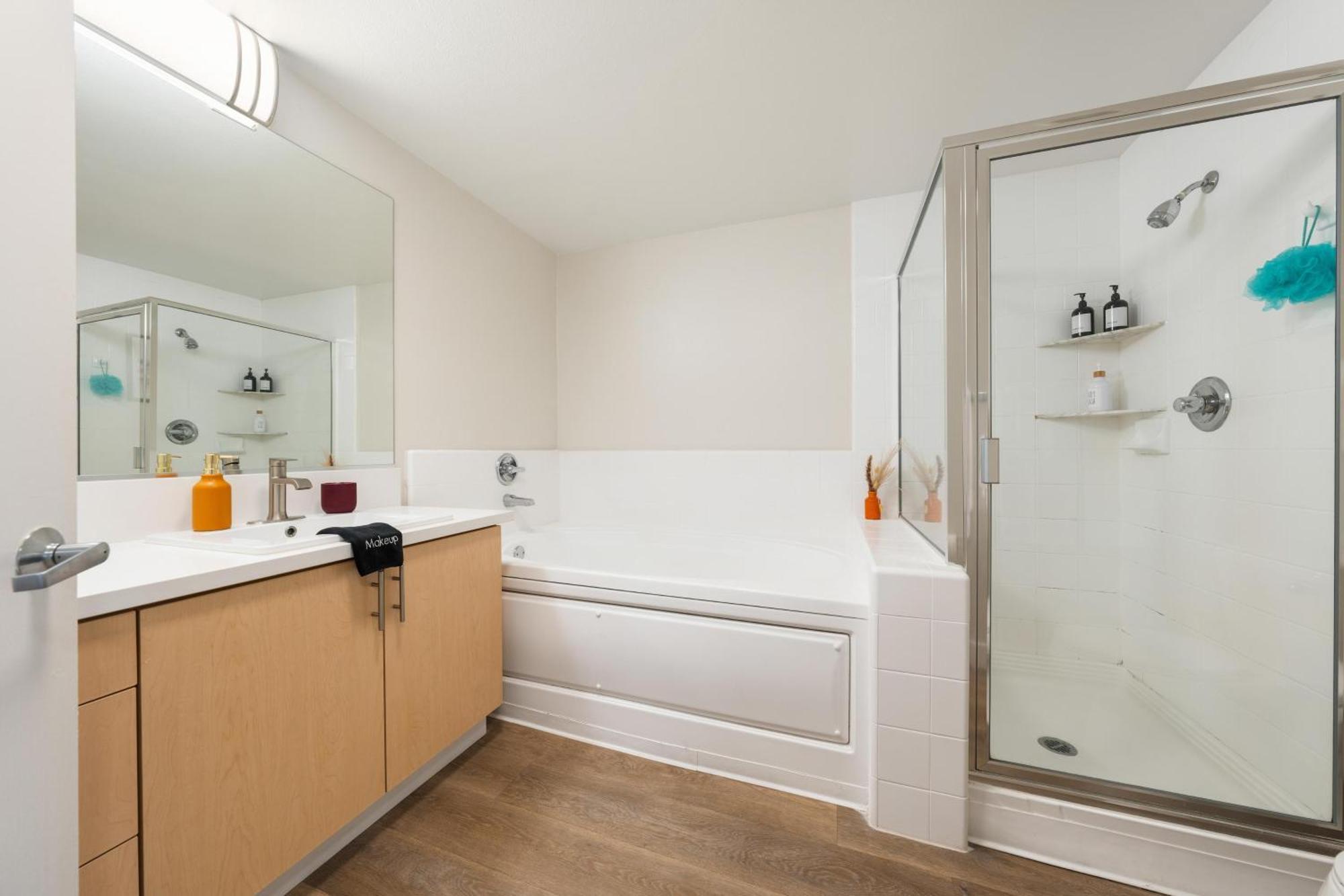 Apartment The Blossom-Modern 1Br Getaway In Marina Walk To Water&Restaurants *